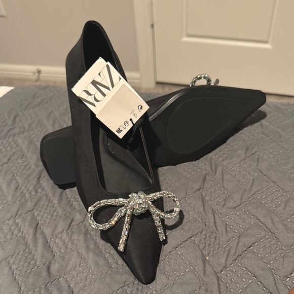 Zara Black Flats with Metallic Bow Detail - Picture 4 of 4